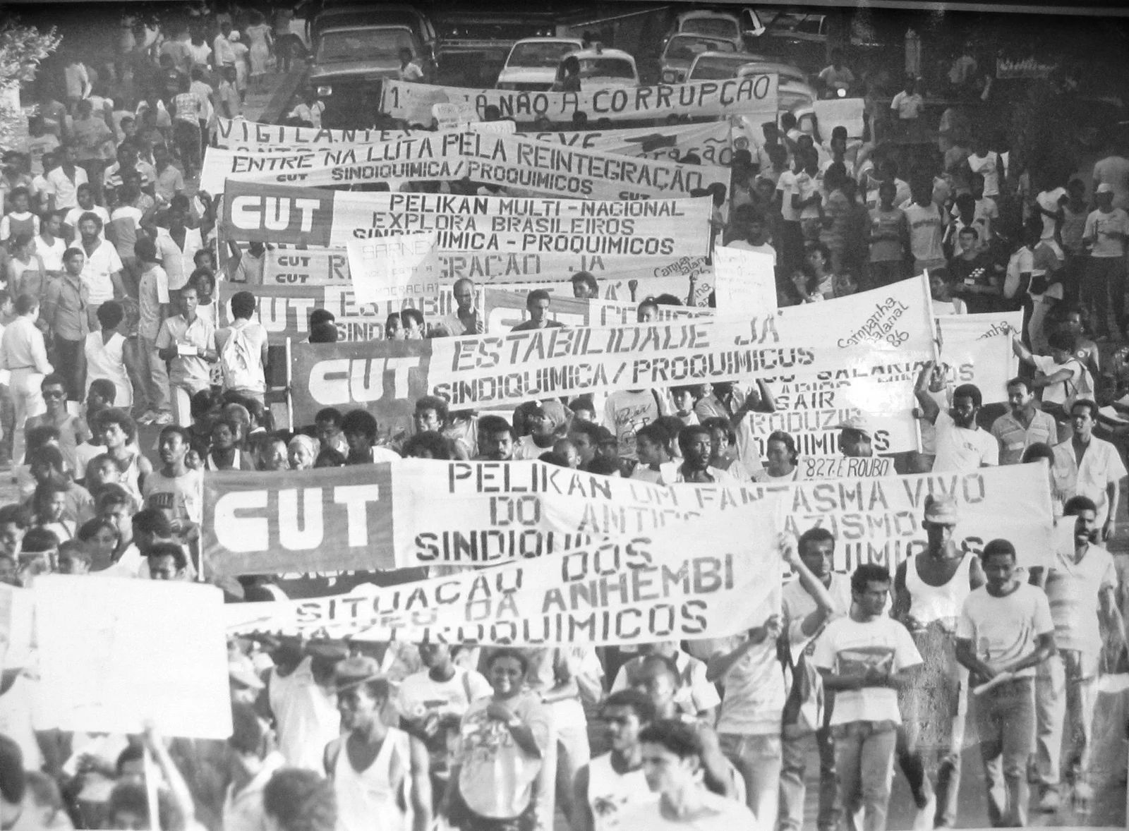 Trabalhadores em protesto público com apoio da CUT
